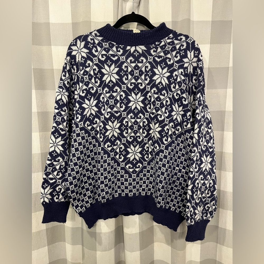 Vintage Navy and White Women's Sweater